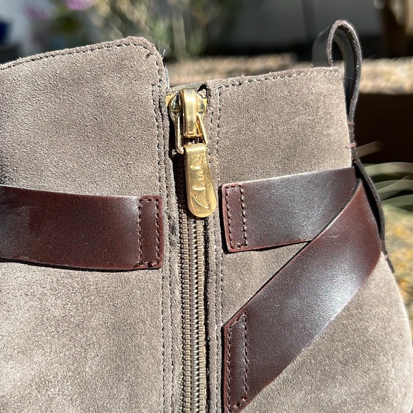 Clarks grey suede and leather zip-up booties - Picture 5 of 11